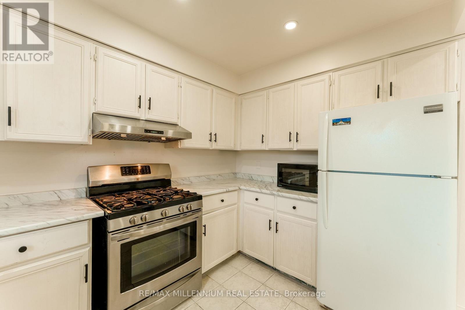 117 Rose Street, Barrie (Wellington), Ontario  L4M 2T6 - Photo 13 - S13723032