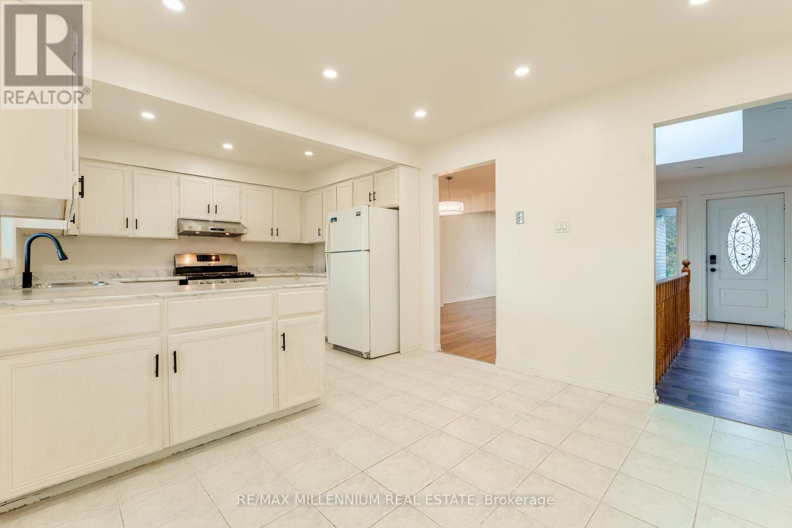 117 Rose Street, Barrie (Wellington), Ontario  L4M 2T6 - Photo 15 - S13723032