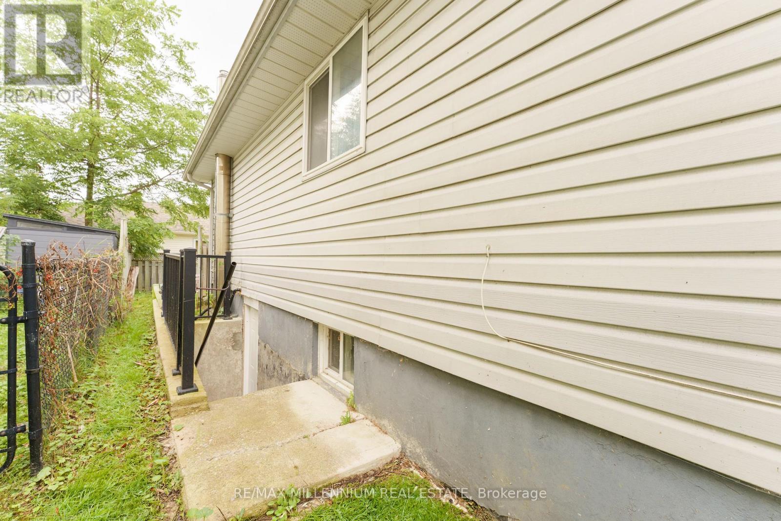 117 Rose Street, Barrie (Wellington), Ontario  L4M 2T6 - Photo 39 - S13723032