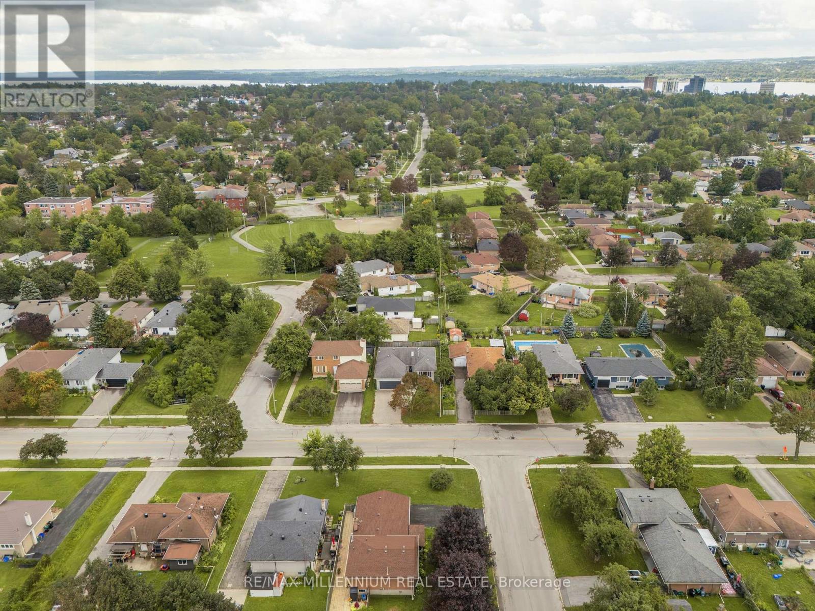 117 Rose Street, Barrie (Wellington), Ontario  L4M 2T6 - Photo 4 - S13723032