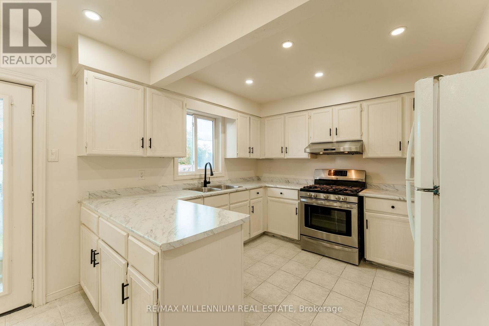 117 Rose Street, Barrie (Wellington), Ontario  L4M 2T6 - Photo 9 - S13723032