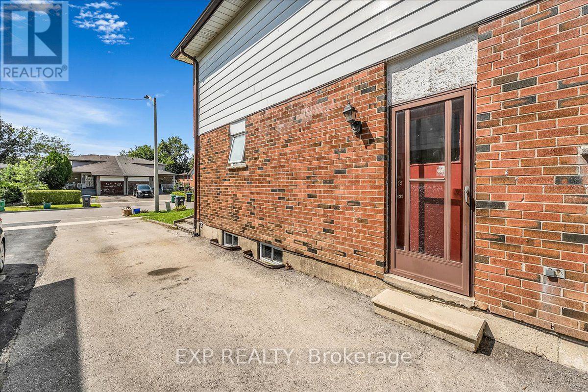 3313 Acala Crescent, Mississauga, Ontario  L5A 3E4 - Photo 34 - W13723042