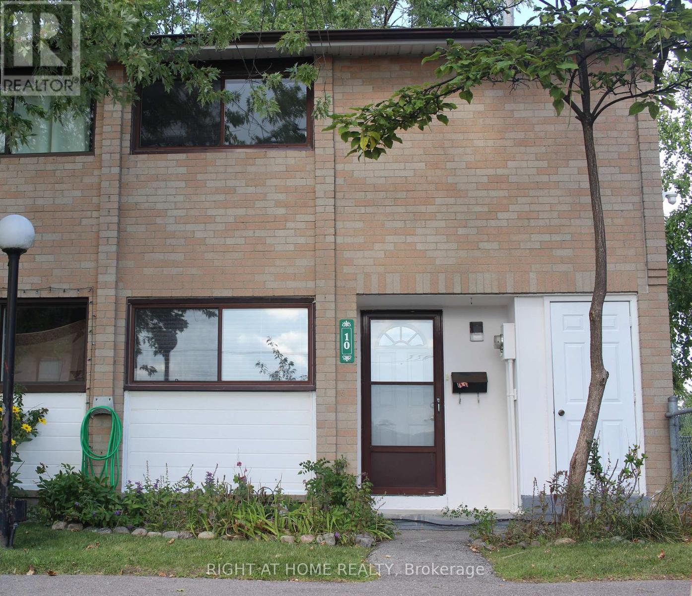 10 - 10 FLEETWOOD CRESCENT, Brampton, Ontario