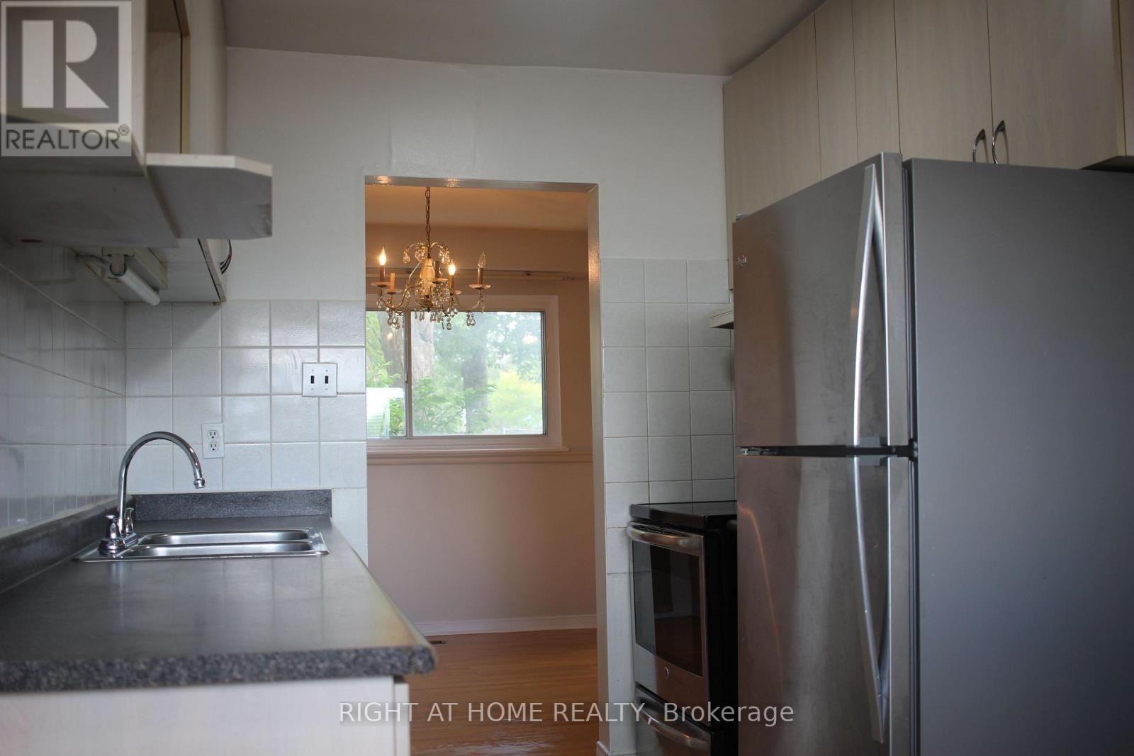 10 - 10 Fleetwood Crescent, Brampton, Ontario  L6T 2E5 - Photo 3 - W13723108