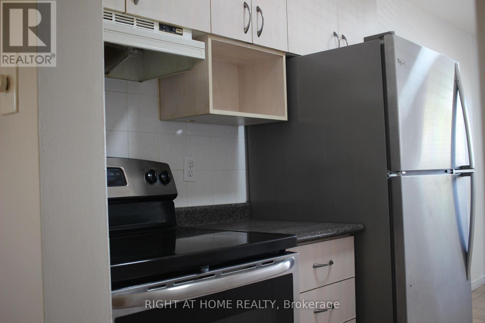 10 - 10 Fleetwood Crescent, Brampton, Ontario  L6T 2E5 - Photo 4 - W13723108