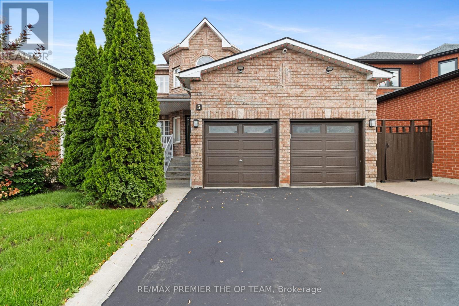 5 Southbury Manor Drive, Caledon, Ontario L7E 1X7 - Photo 2 - W13723136