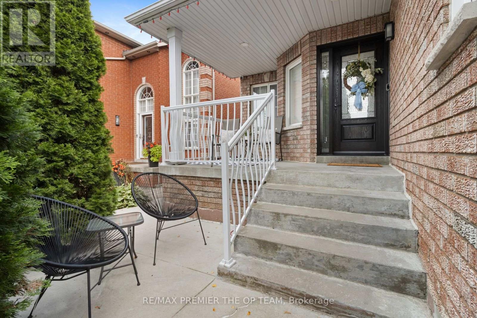 5 Southbury Manor Drive, Caledon, Ontario L7E 1X7 - Photo 3 - W13723136