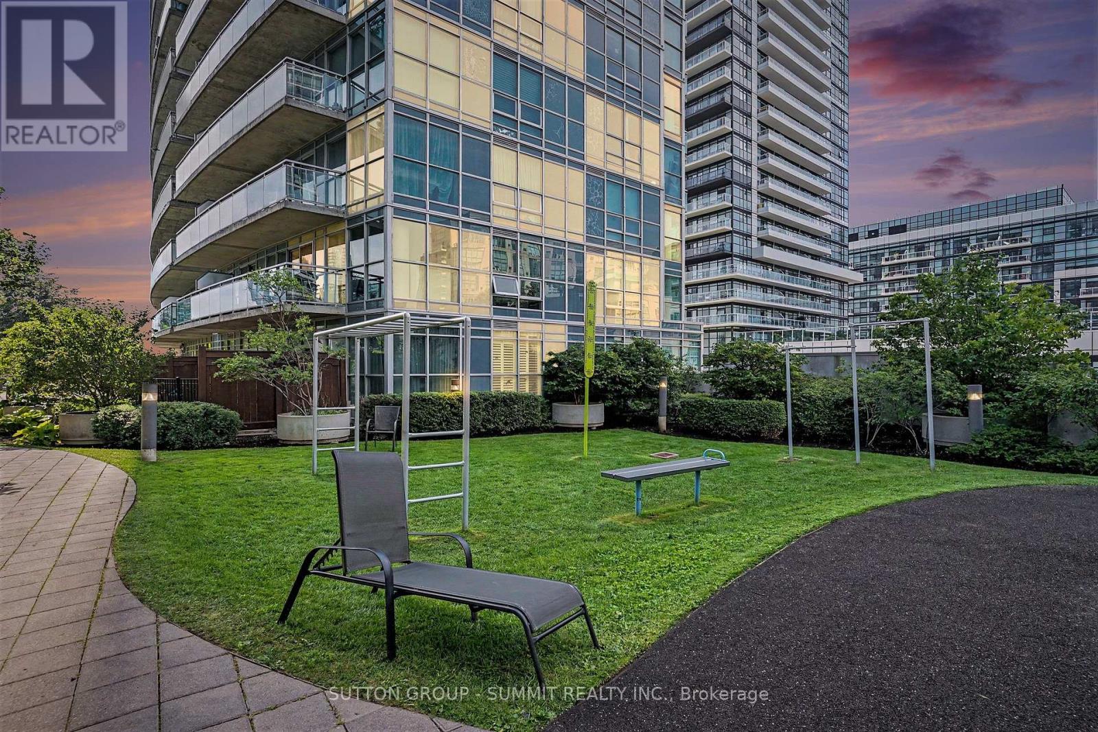 1931 - 165 Legion Road N, Toronto, Ontario  M8Y 0B3 - Photo 38 - W13723138