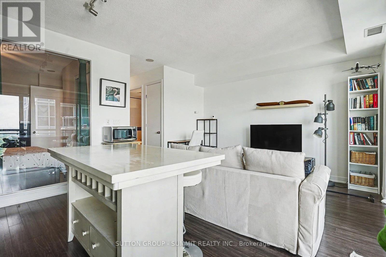 1931 - 165 Legion Road N, Toronto, Ontario  M8Y 0B3 - Photo 6 - W13723138