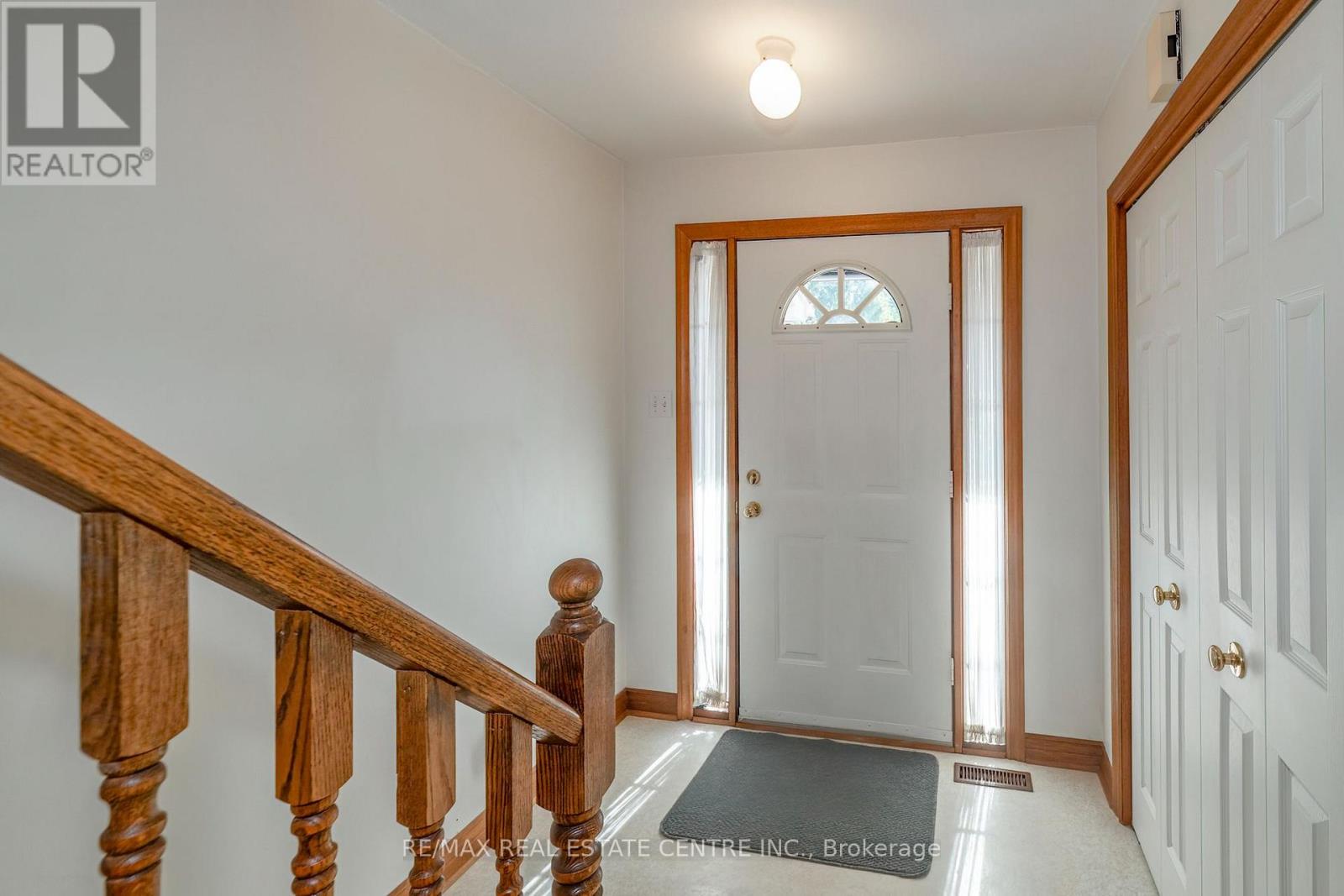 2 Walker Court, Grimsby, Ontario  L3M 5J5 - Photo 3 - X13723068