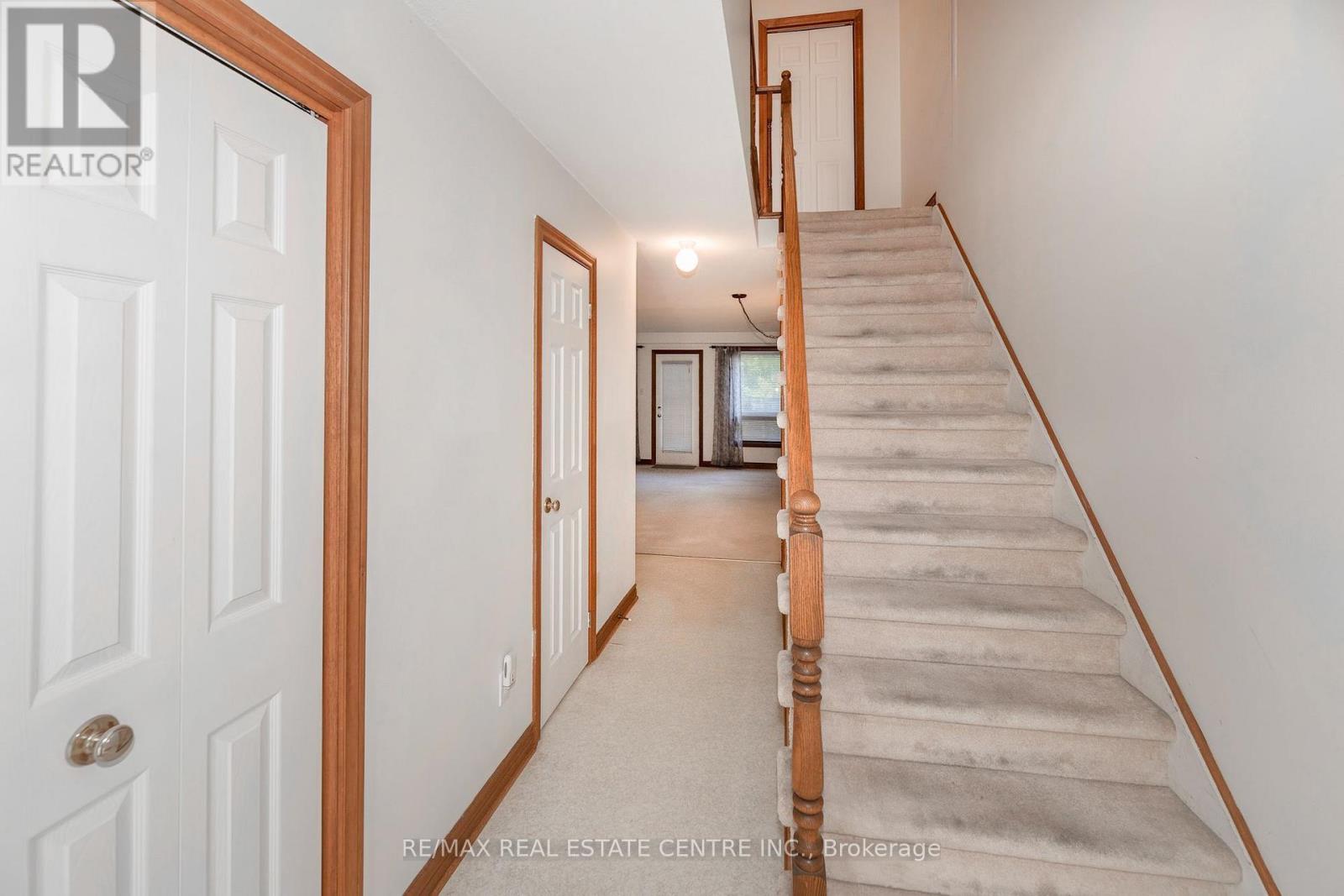 2 Walker Court, Grimsby, Ontario  L3M 5J5 - Photo 4 - X13723068