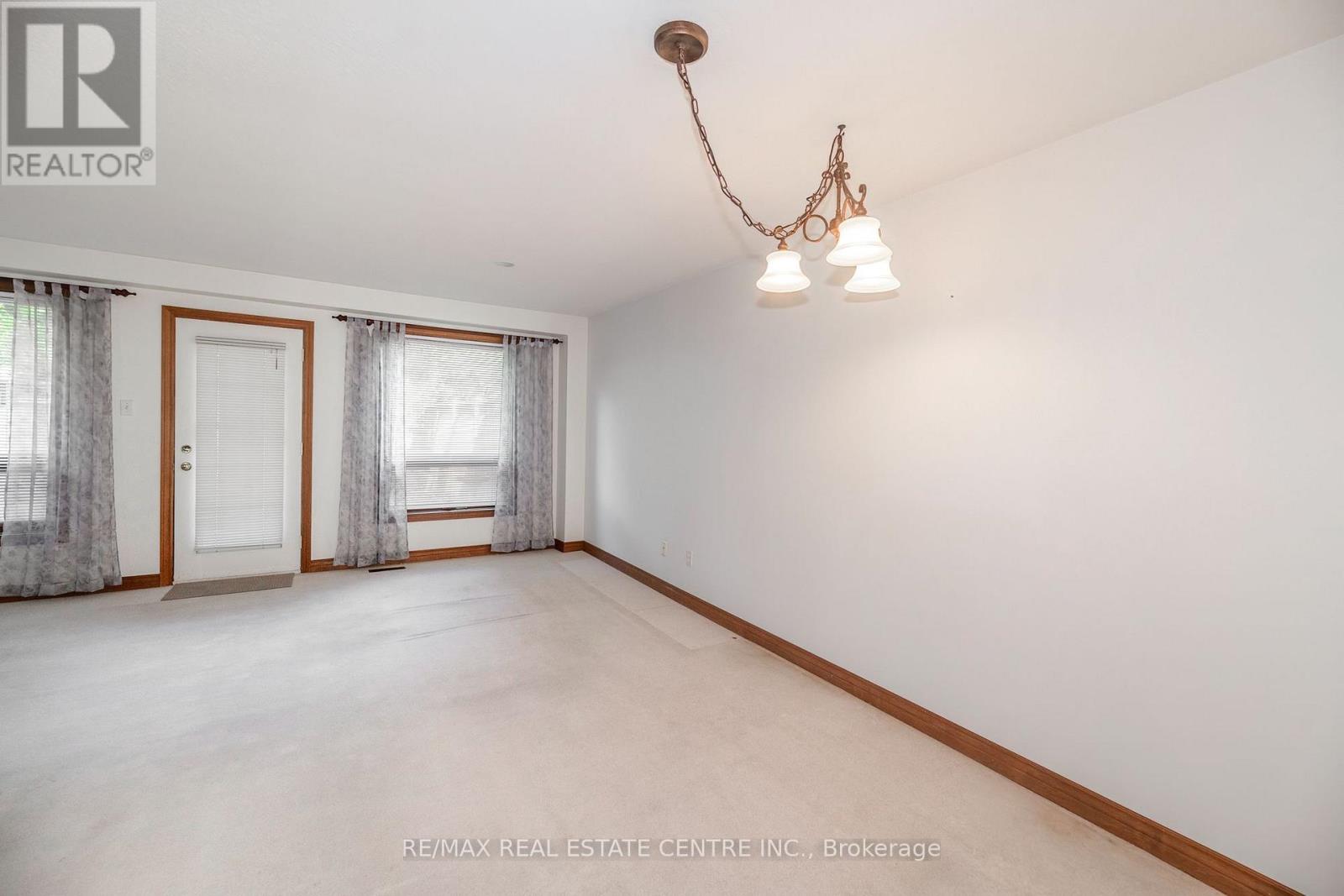 2 Walker Court, Grimsby, Ontario  L3M 5J5 - Photo 5 - X13723068