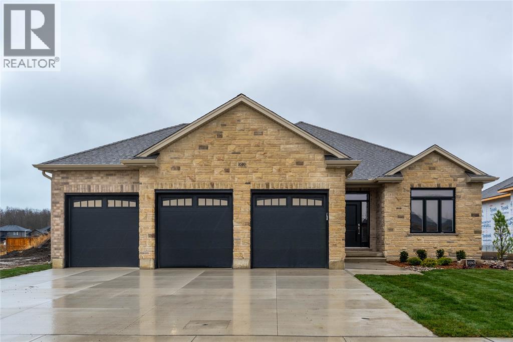 3560 BRITT BOULEVARD, Plympton-Wyoming, Ontario