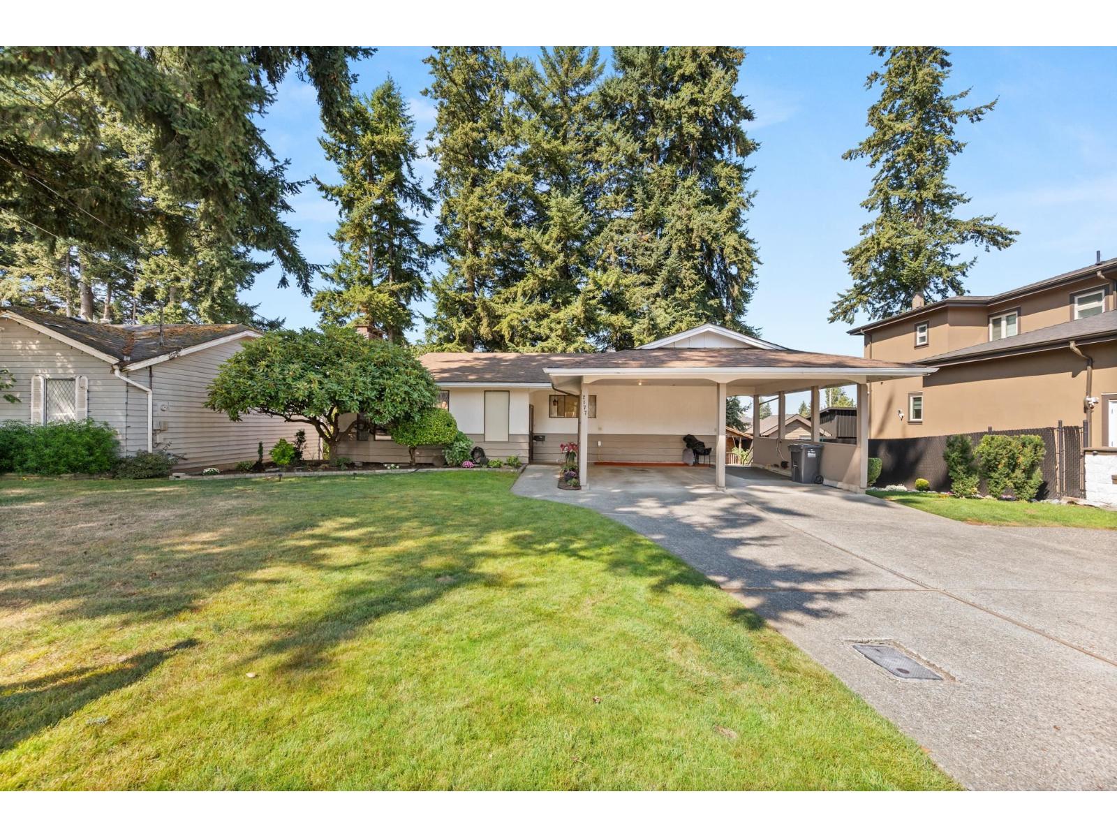 2177 Topaz Street, Abbotsford, British Columbia  V2T 3W7 - Photo 2 - R3158606