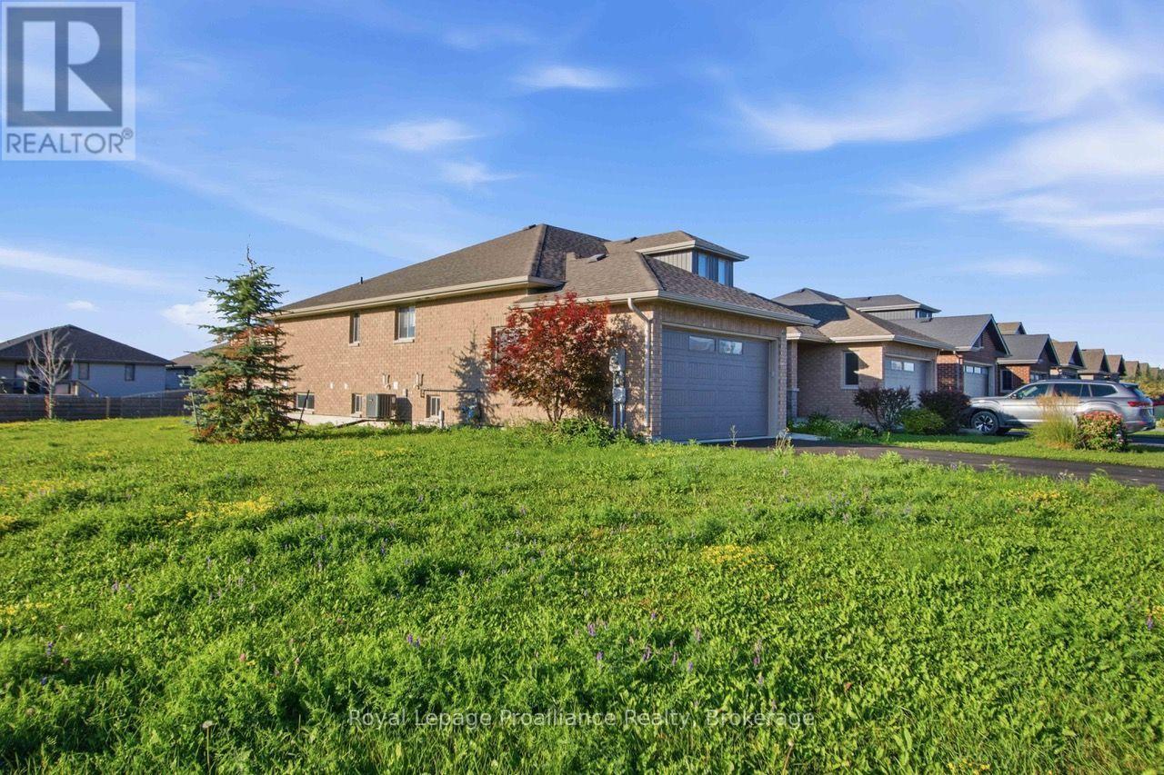 49 Hillside Meadow Drive, Quinte West, Ontario  K8V 0J5 - Photo 3 - X13718272