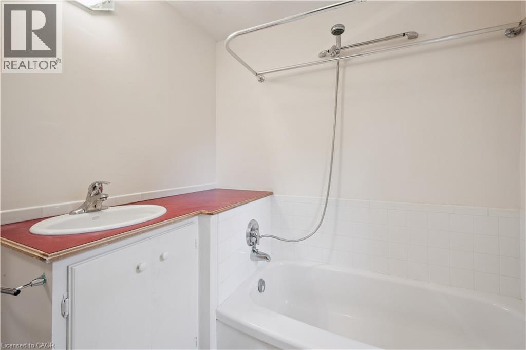103 Dunbar Road S, Waterloo, Ontario N2L 2E4 - Photo 19 - 40848251