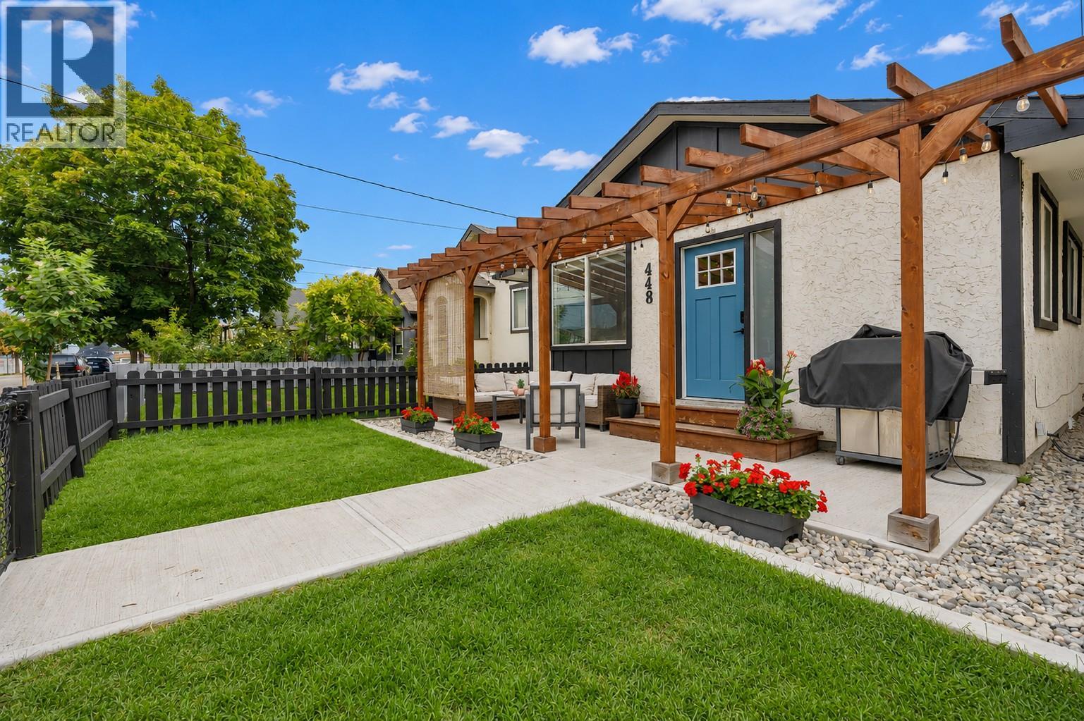 448 Caribou Street, Penticton, British Columbia  V2A 5W6 - Photo 3 - 10398979