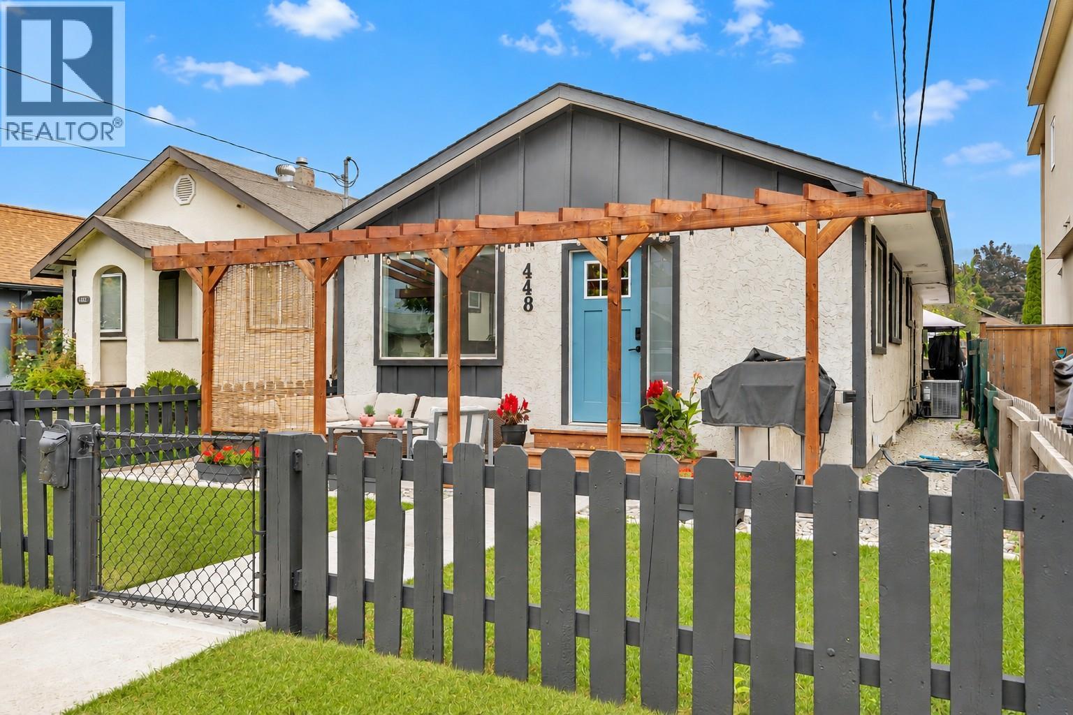 448 Caribou Street, Penticton, British Columbia  V2A 5W6 - Photo 1 - 10398979