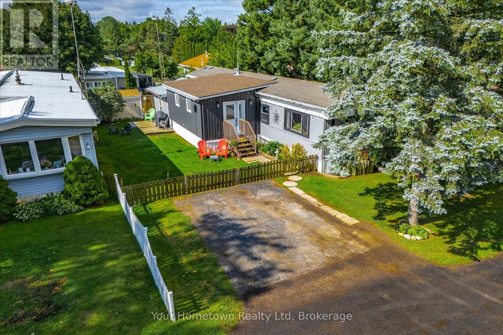 12 Second Avenue, Centre Wellington, Ontario  N1M 2W5 - Photo 3 - X13716752