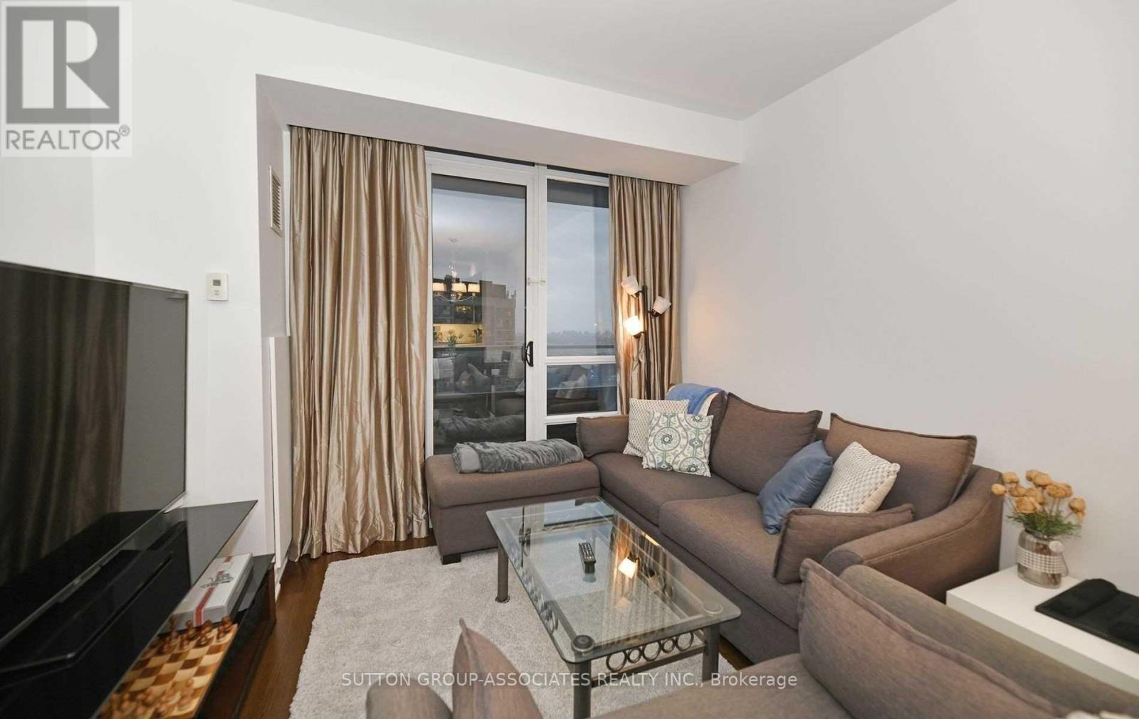 1807 - 500 St. Clair Avenue W, Toronto, Ontario  M6C 1A8 - Photo 2 - C13723170
