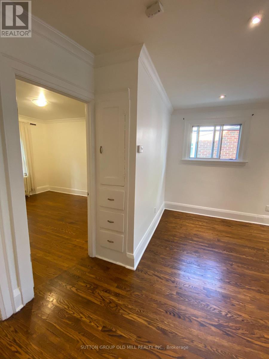 46 Richard Avenue, Toronto, Ontario  M4L 1W9 - Photo 12 - E13723220