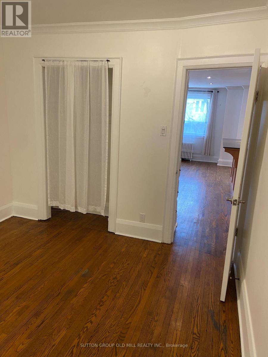 46 Richard Avenue, Toronto, Ontario  M4L 1W9 - Photo 14 - E13723220