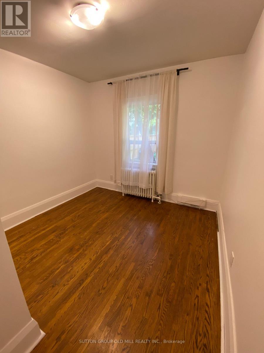 46 Richard Avenue, Toronto, Ontario  M4L 1W9 - Photo 17 - E13723220