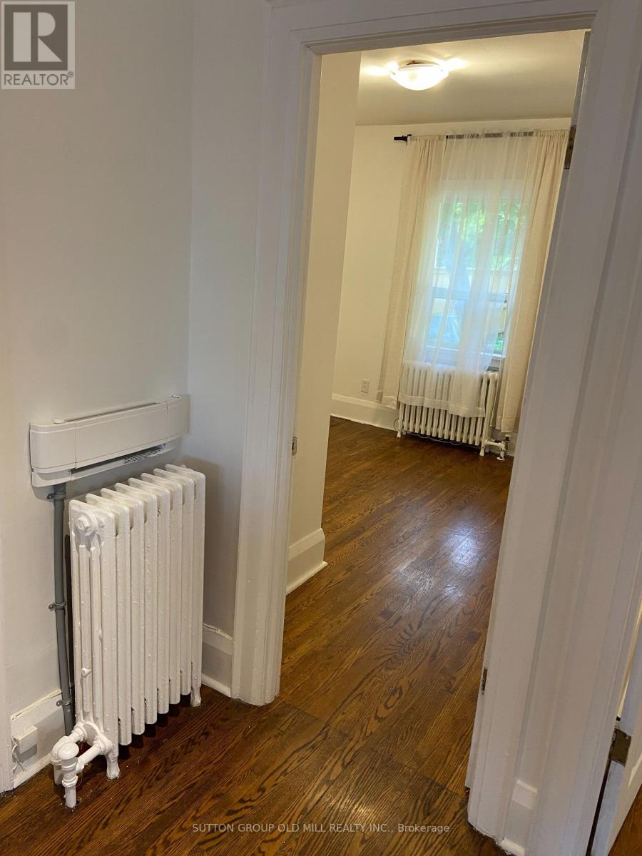 46 Richard Avenue, Toronto, Ontario  M4L 1W9 - Photo 18 - E13723220
