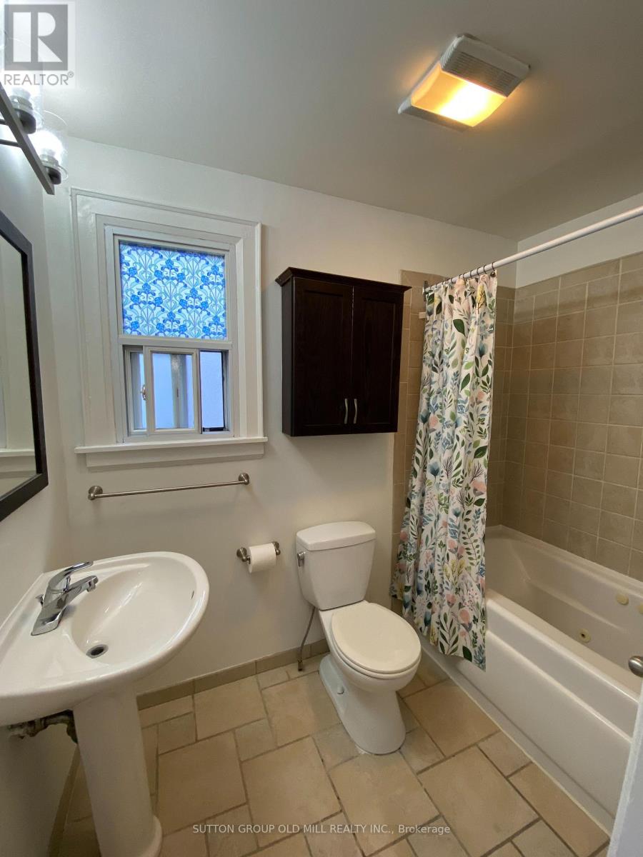 46 Richard Avenue, Toronto, Ontario  M4L 1W9 - Photo 20 - E13723220