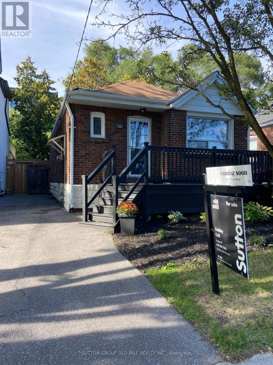 46 Richard Avenue, Toronto, Ontario  M4L 1W9 - Photo 3 - E13723220