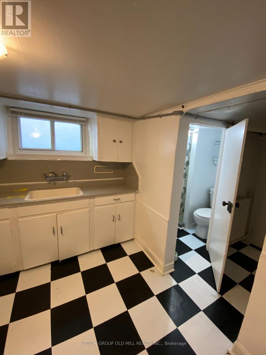 46 Richard Avenue, Toronto, Ontario  M4L 1W9 - Photo 33 - E13723220