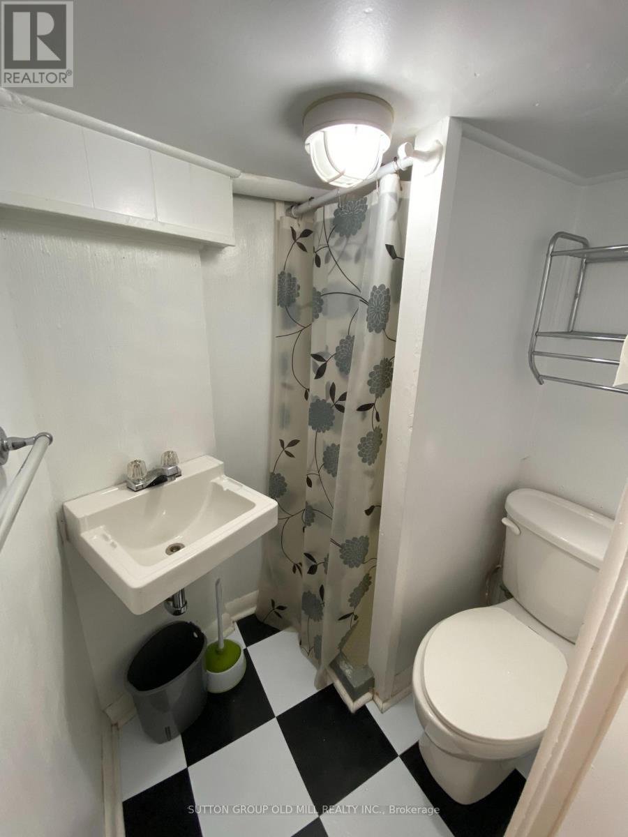 46 Richard Avenue, Toronto, Ontario  M4L 1W9 - Photo 34 - E13723220