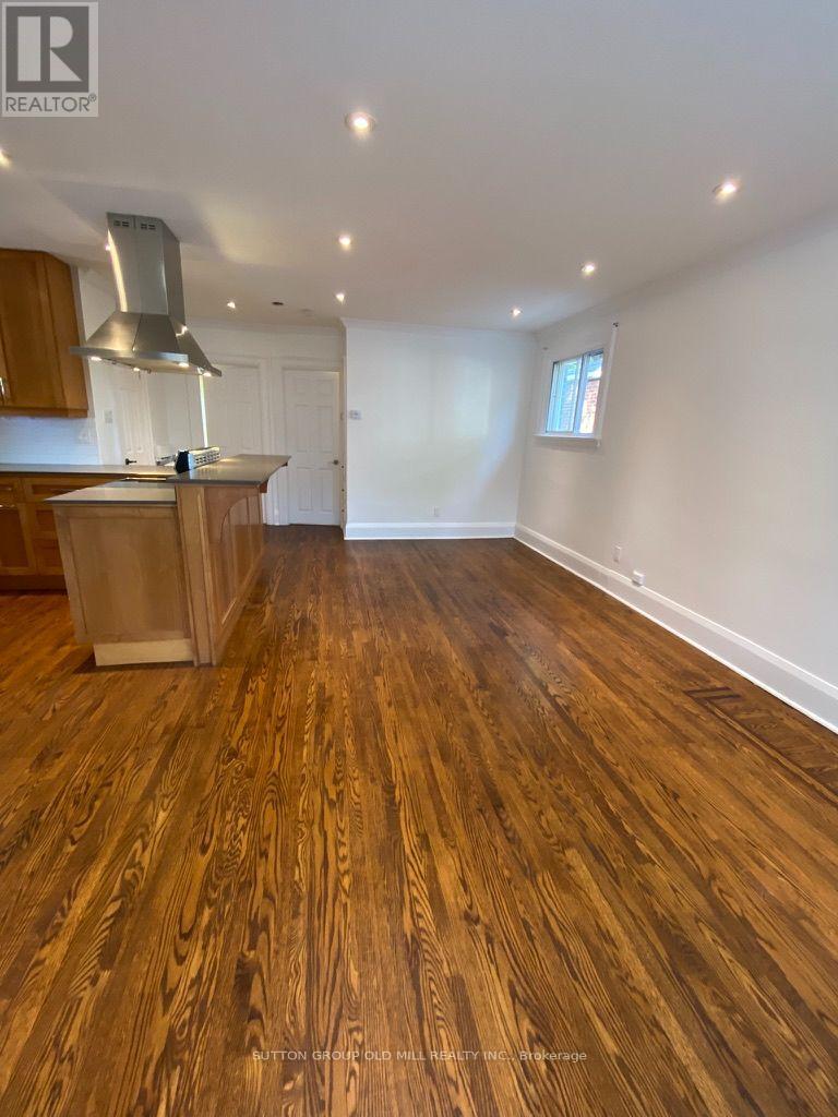 46 Richard Avenue, Toronto, Ontario  M4L 1W9 - Photo 9 - E13723220