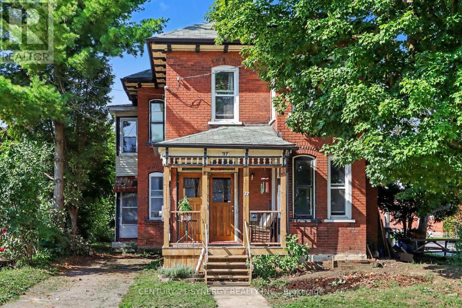 37 SMITHS FALLS AVENUE, Smiths Falls, Ontario