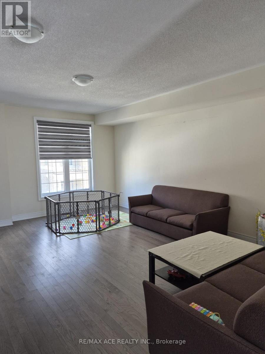 32 Andress Way, Markham, Ontario  L3S 0E9 - Photo 4 - N13723166