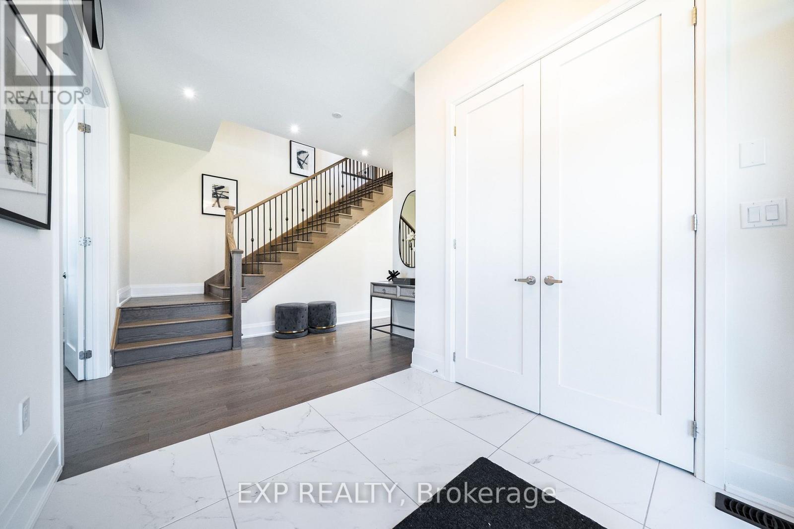38 Bud Leggett Crescent, Georgina, Ontario  L4P 0T1 - Photo 5 - N13723208