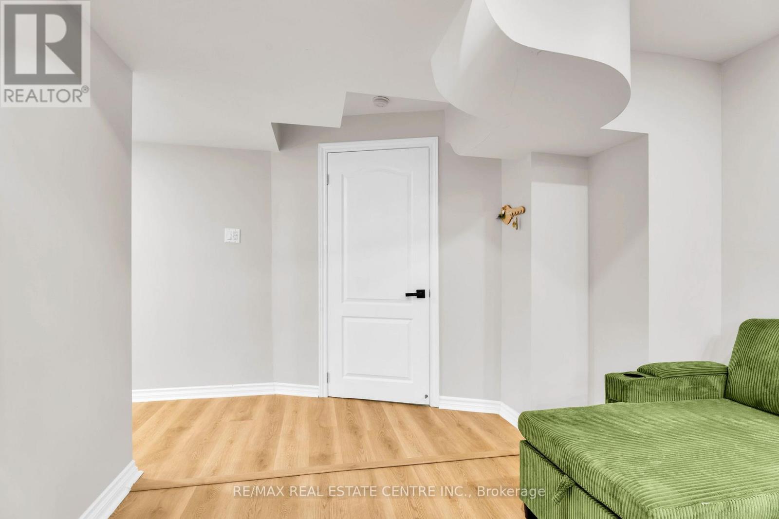 67 Ferdinand Avenue, Vaughan, Ontario  L6A 3H7 - Photo 4 - N13723290