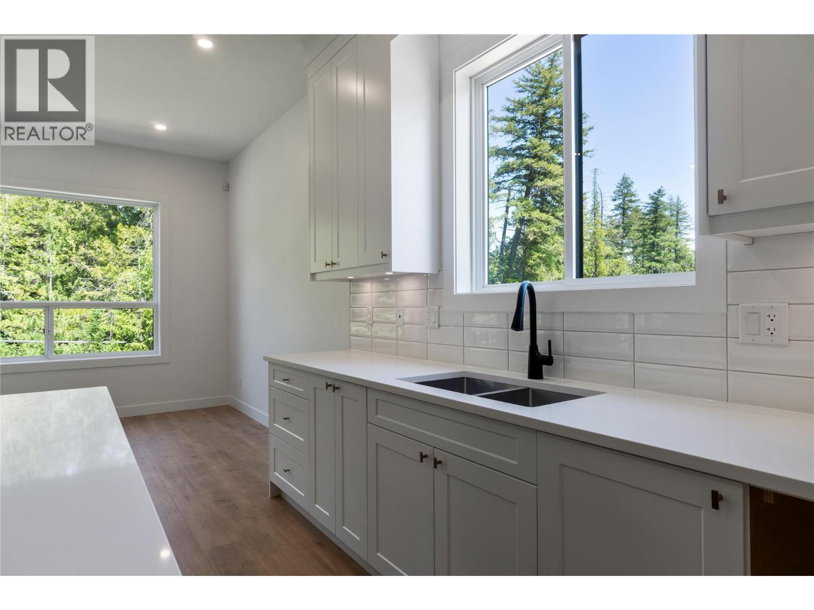 4221 69 Avenue NE, Salmon Arm, British Columbia  V0E 1K0 - Photo 7 - 10389711