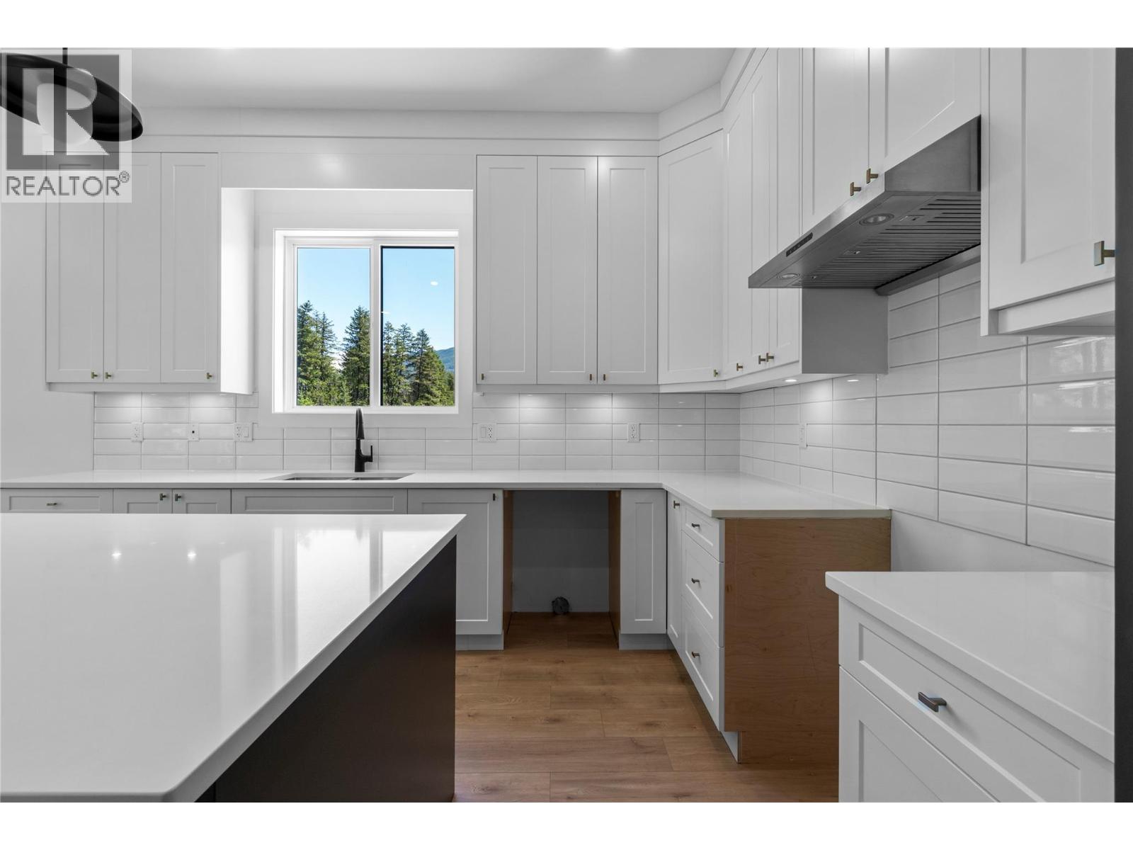 4221 69 Avenue NE, Salmon Arm, British Columbia  V0E 1K0 - Photo 6 - 10389711