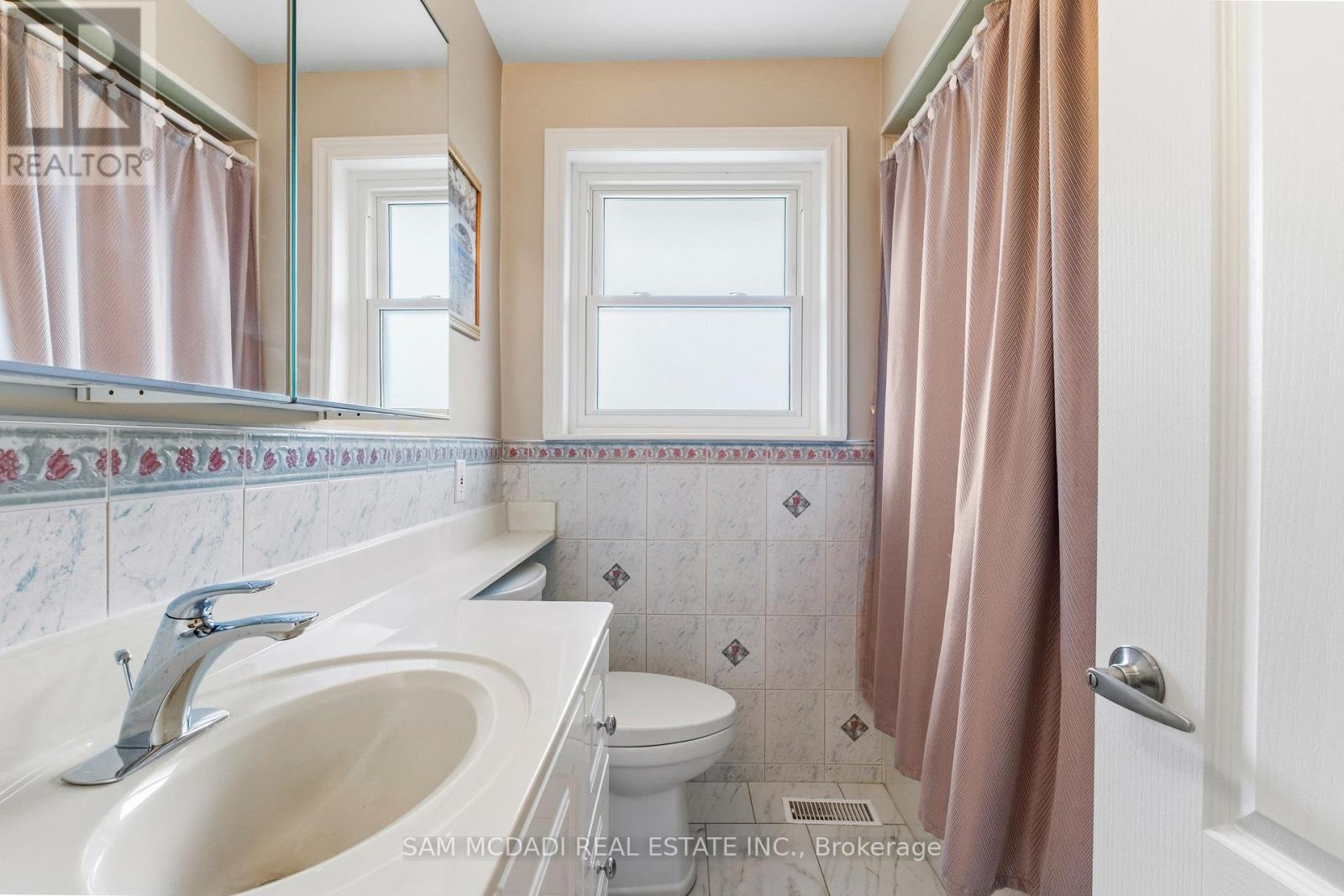 248 Wellesworth Drive, Toronto, Ontario  M9C 4S6 - Photo 34 - W13723244
