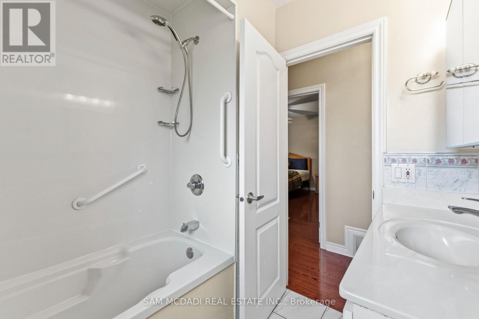 248 Wellesworth Drive, Toronto, Ontario  M9C 4S6 - Photo 35 - W13723244