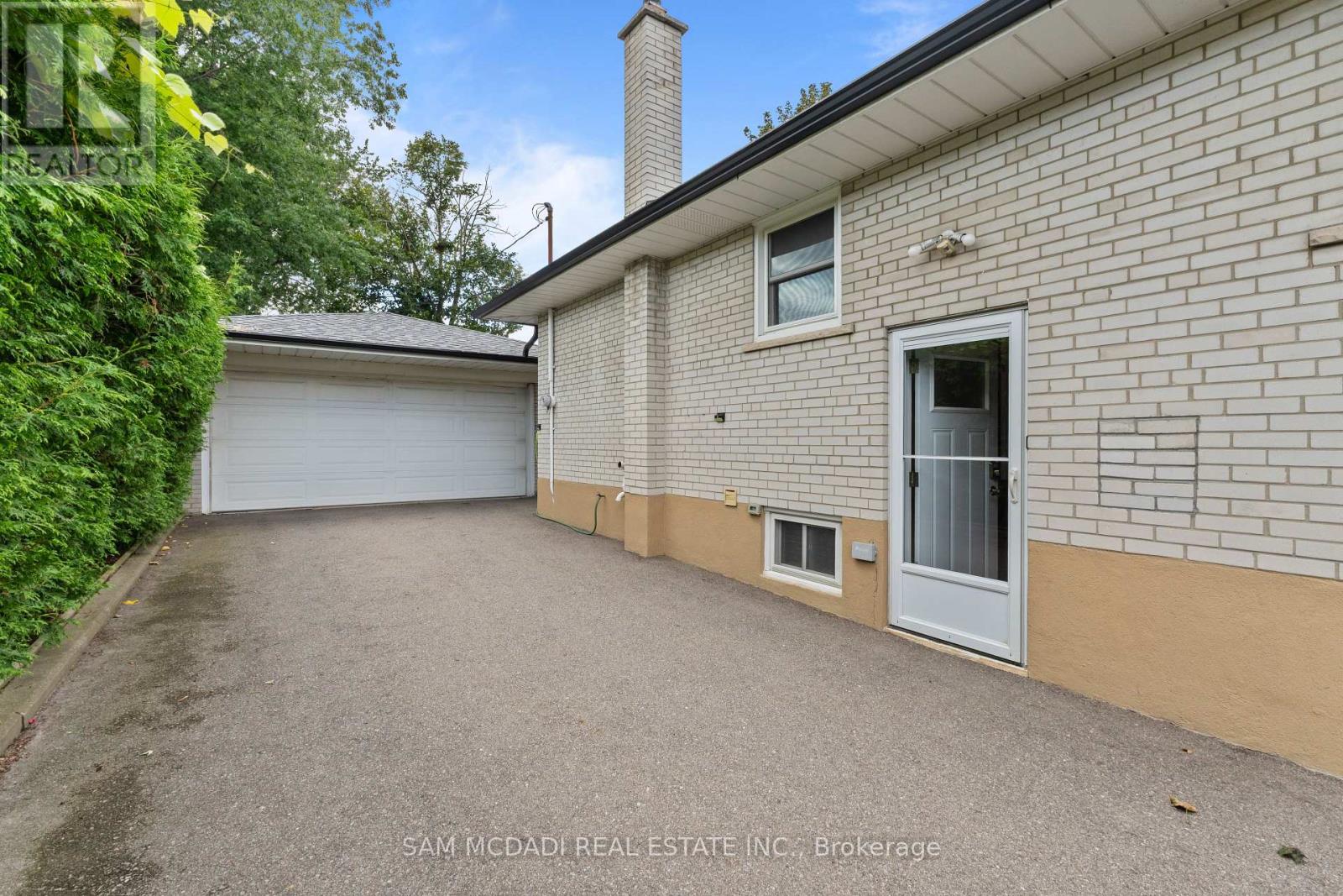 248 Wellesworth Drive, Toronto, Ontario  M9C 4S6 - Photo 4 - W13723244