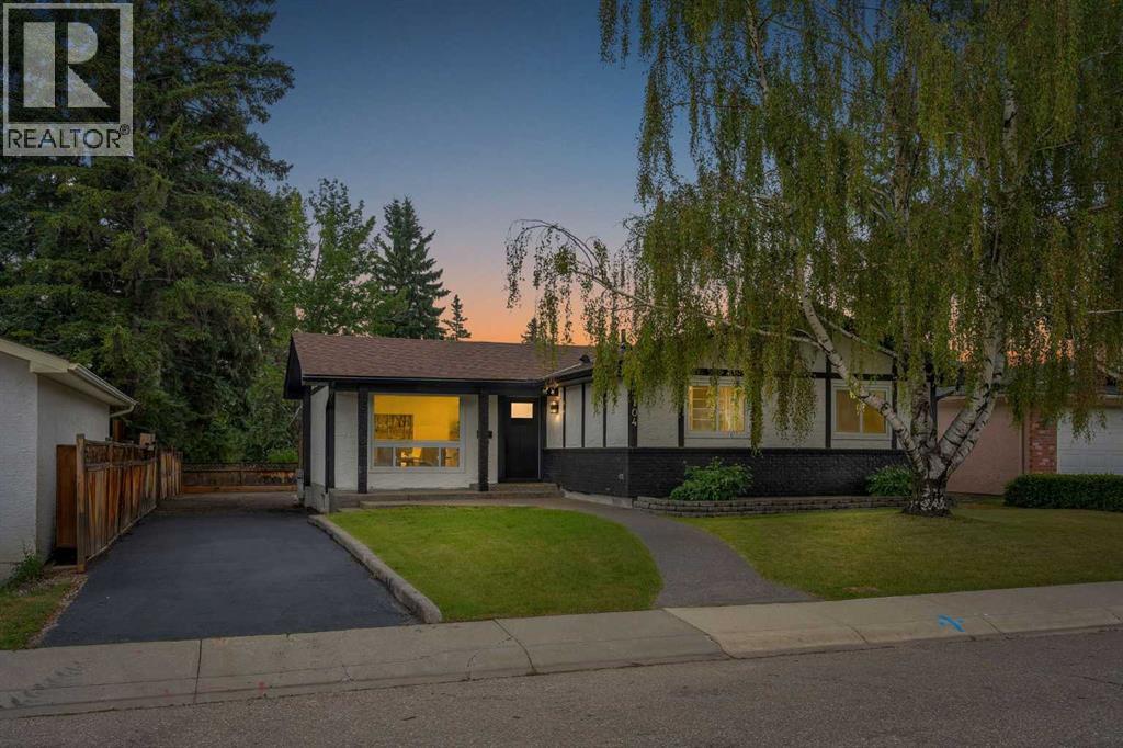 104 Oakmoor Place SW, Calgary, Alberta  T2V 4A3 - Photo 2 - A2337592