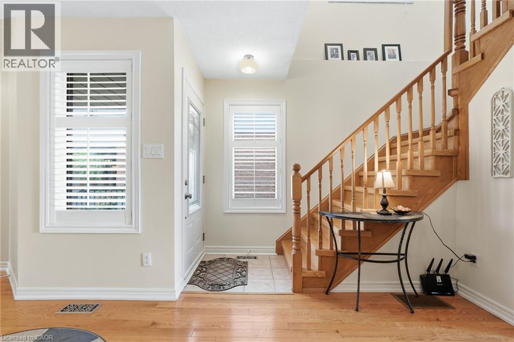8 Slater Court, Waterdown, Ontario  L8B 0K8 - Photo 2 - 40859110