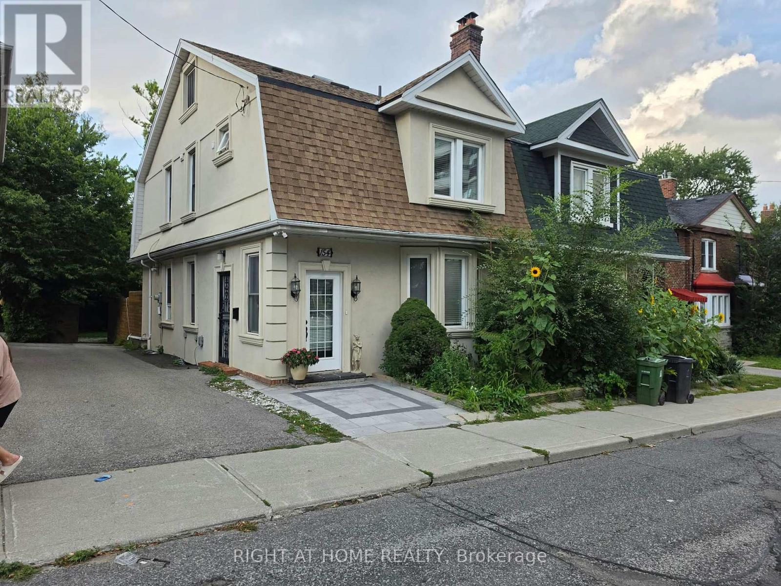 MAIN - 154 DAVISVILLE AVENUE, Toronto, Ontario