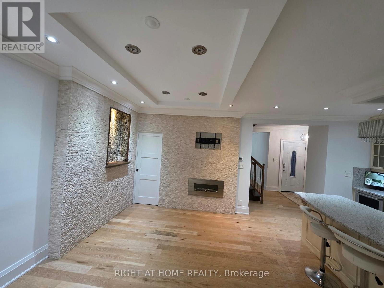 Main - 154 Davisville Avenue, Toronto, Ontario  M4S 1E8 - Photo 10 - C13723454