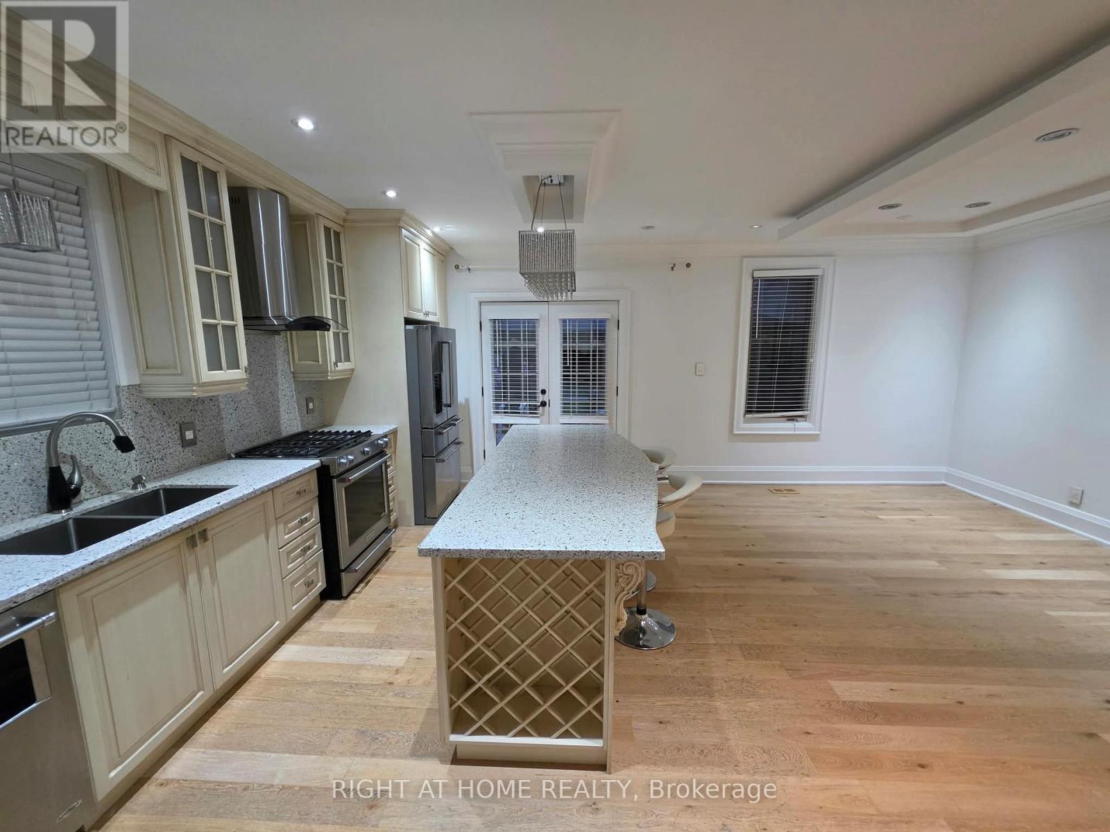 Main - 154 Davisville Avenue, Toronto, Ontario  M4S 1E8 - Photo 12 - C13723454
