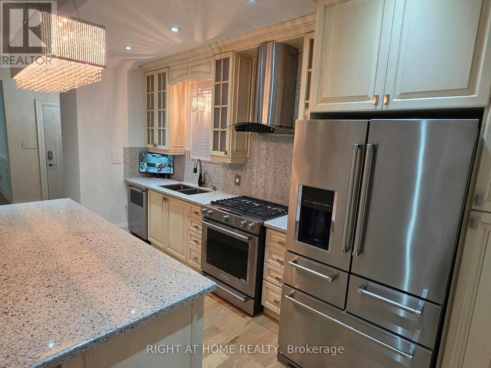 Main - 154 Davisville Avenue, Toronto, Ontario  M4S 1E8 - Photo 13 - C13723454