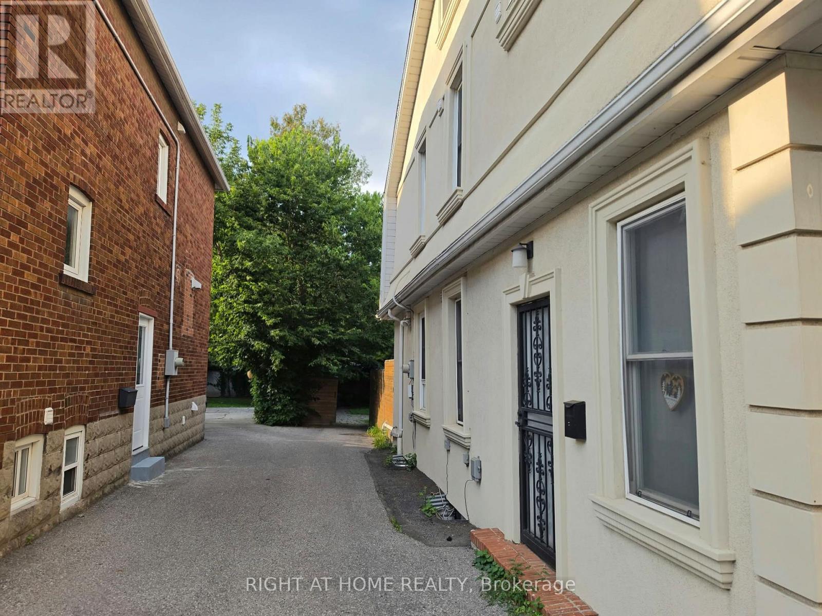 Main - 154 Davisville Avenue, Toronto, Ontario  M4S 1E8 - Photo 2 - C13723454