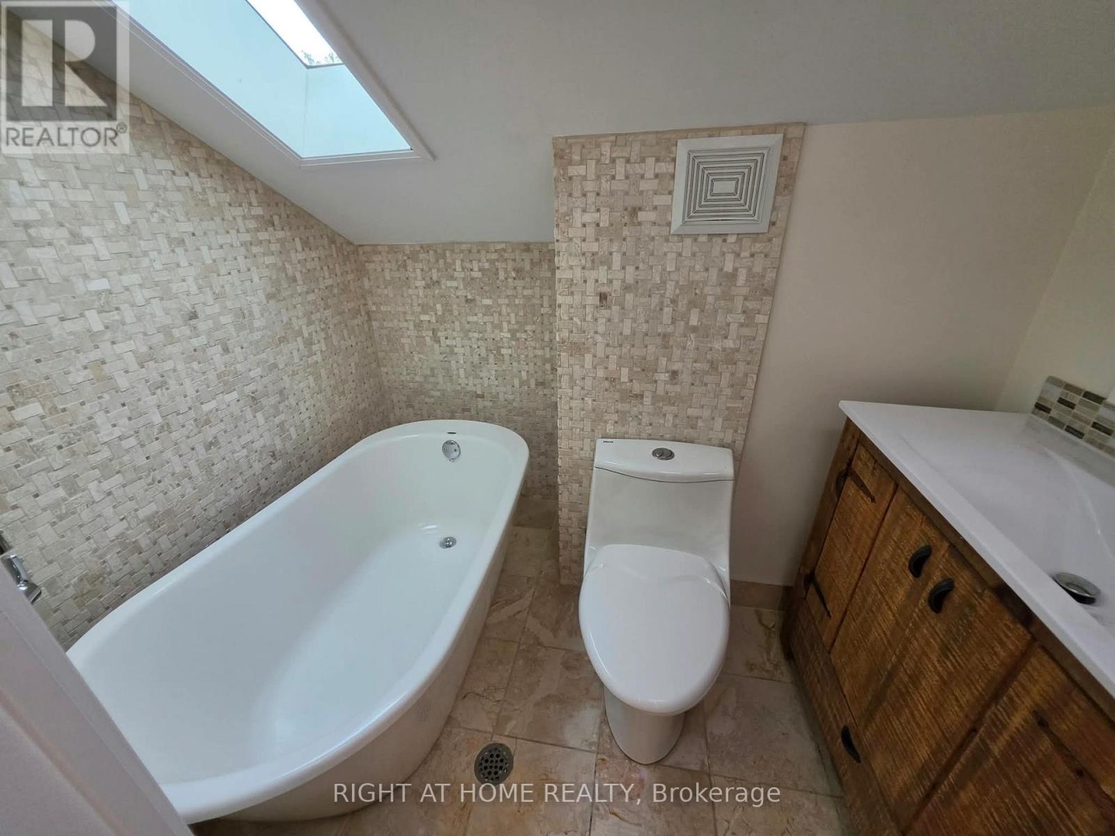 Main - 154 Davisville Avenue, Toronto, Ontario  M4S 1E8 - Photo 32 - C13723454